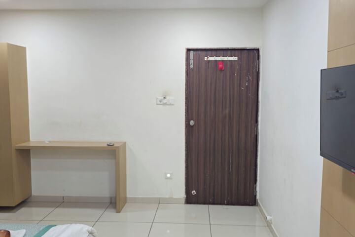 Room 9 of 24