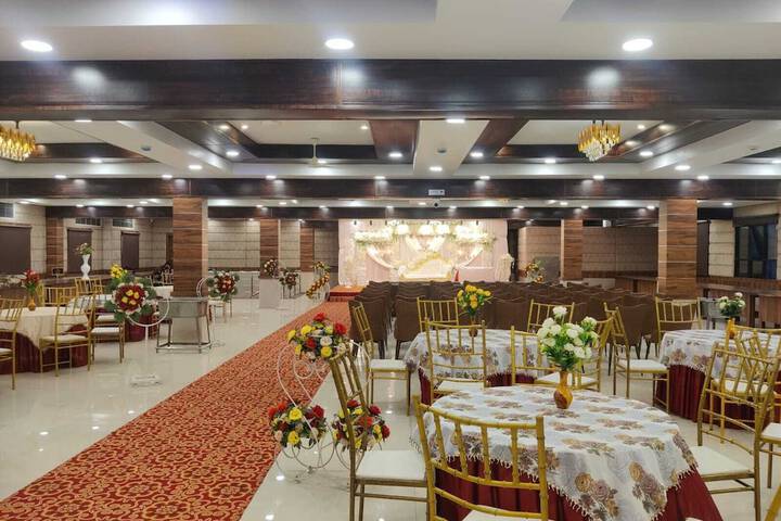 Ballroom/Hall 26 of 33