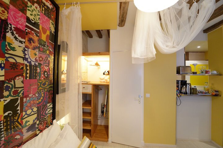 Room 143 of 648