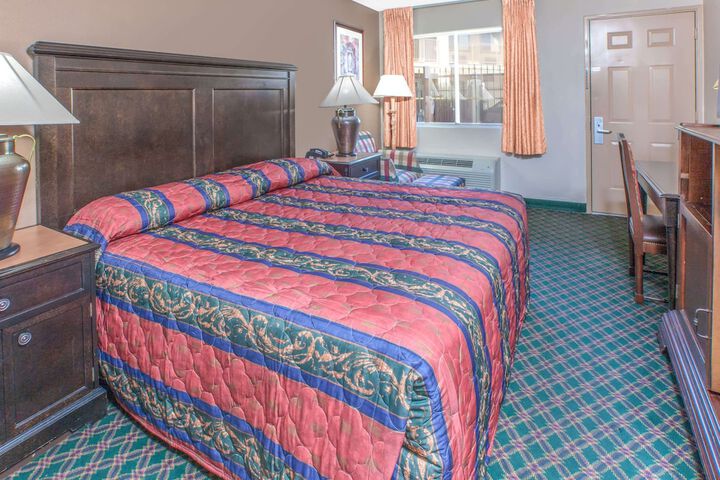 1 King Bed (9 of 11)