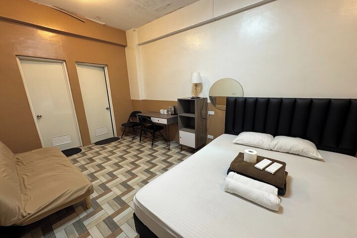Room 5 of 32