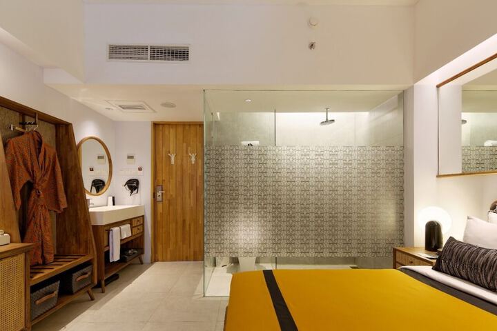 Room 5 of 33