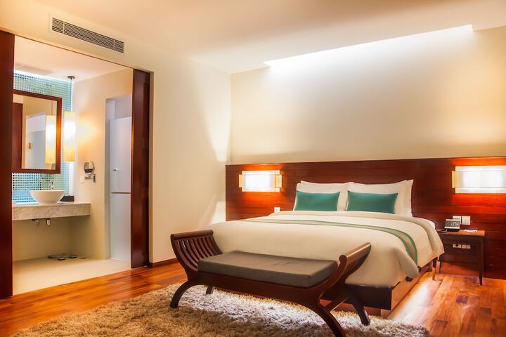 Room 10 of 101