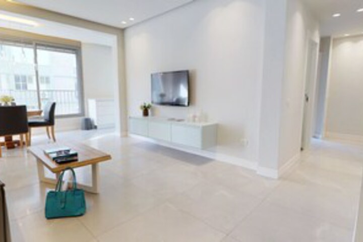 Room 7 of 16