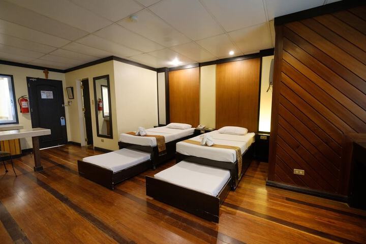 Room 11 of 23
