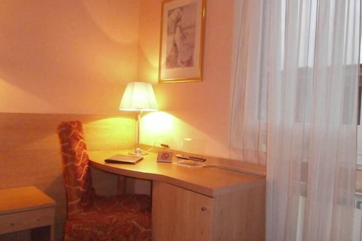 Room 8 of 21