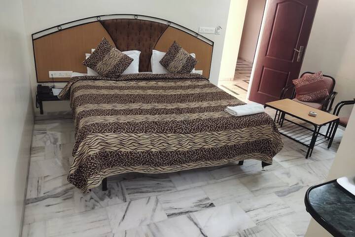 Room 2 of 11