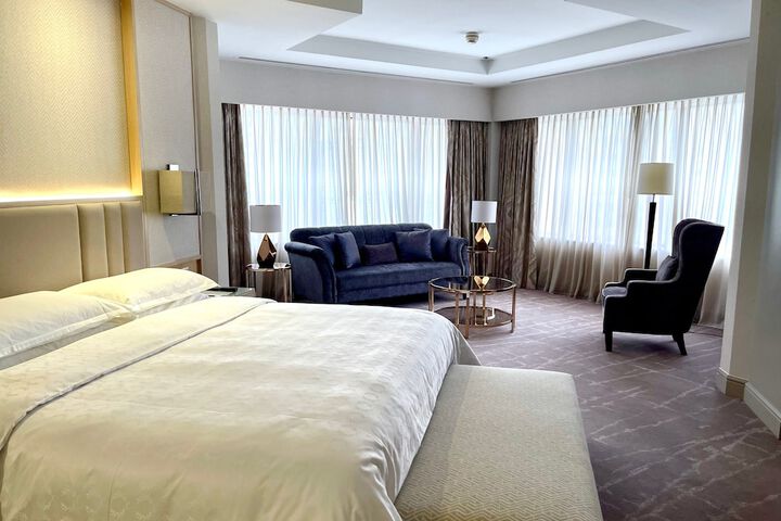 Room 10 of 76
