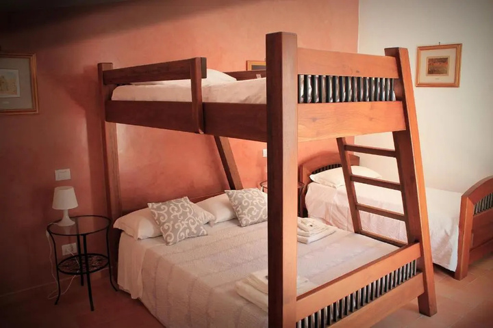 Room 6 of 17