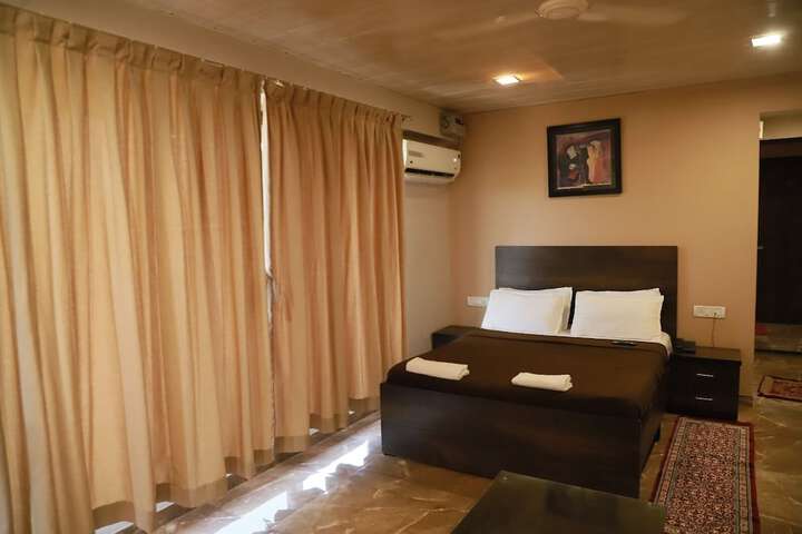 Room 13 of 62