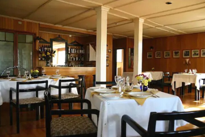Dining 16 of 25