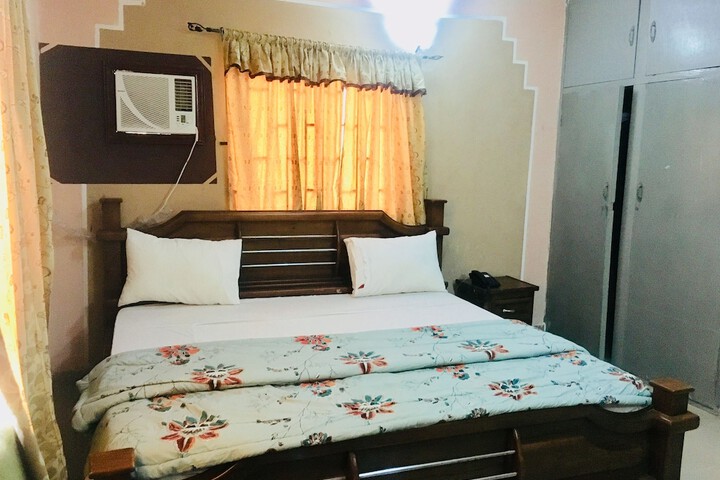 Room 10 of 20