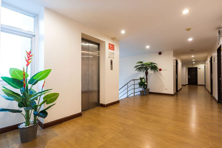 Ballroom/Hall 26 of 29