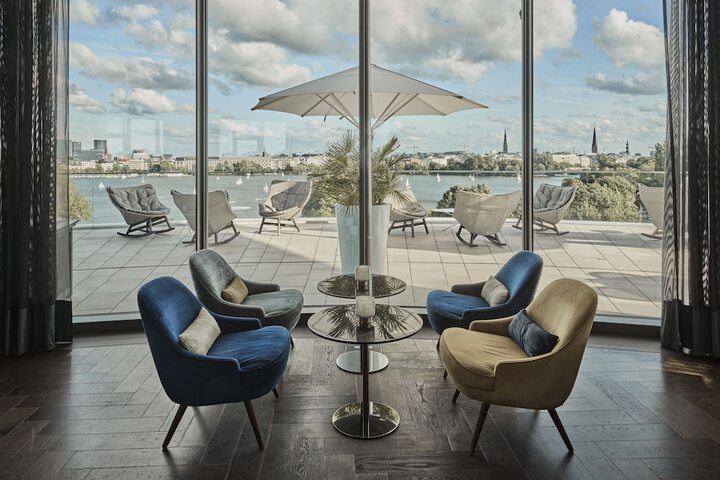 Lounge 63 of 75