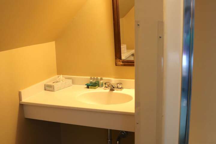 Room 73 of 112