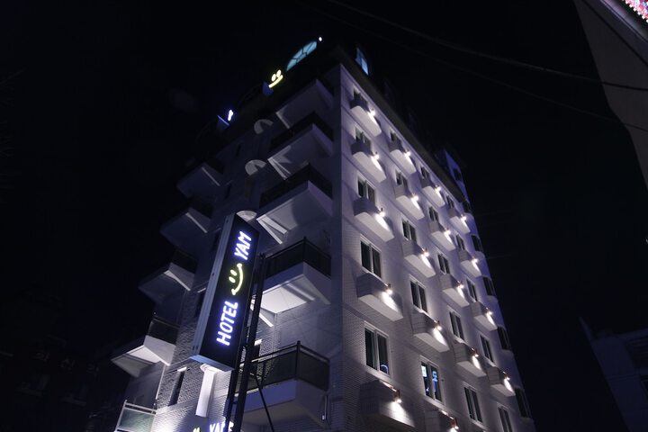 Hotel 50 of 52
