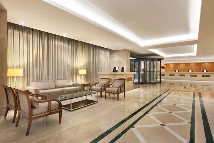 Entrance & Lobby