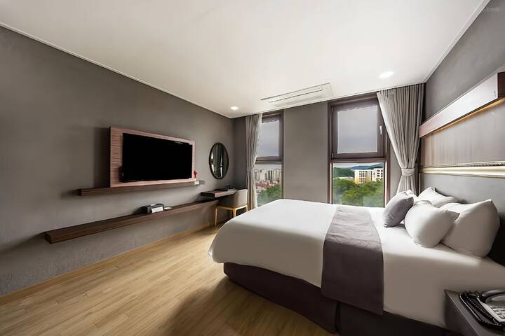 Room 8 of 42