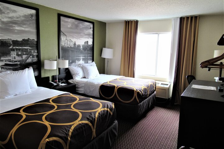 2 Queen Beds (7 of 18)