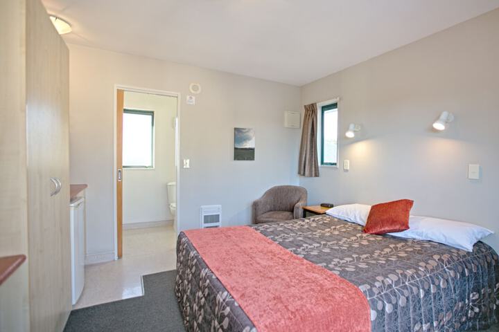 Room 4 of 37