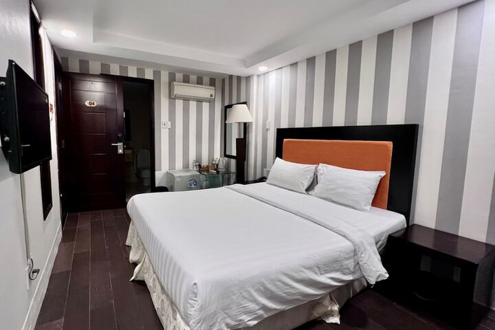 Room 27 of 47