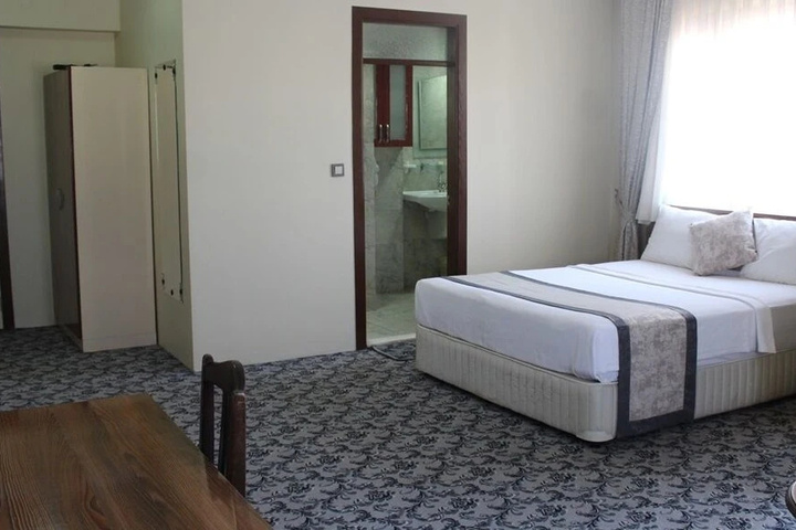 Room 5 of 14