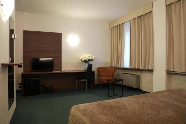 Hotel Suite Photo