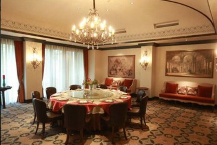 Dining 4 of 28
