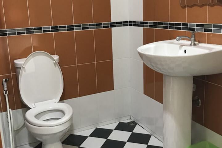 Room 8 of 16