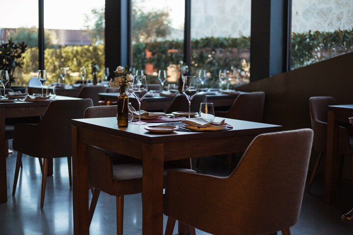 Dining 66 of 76