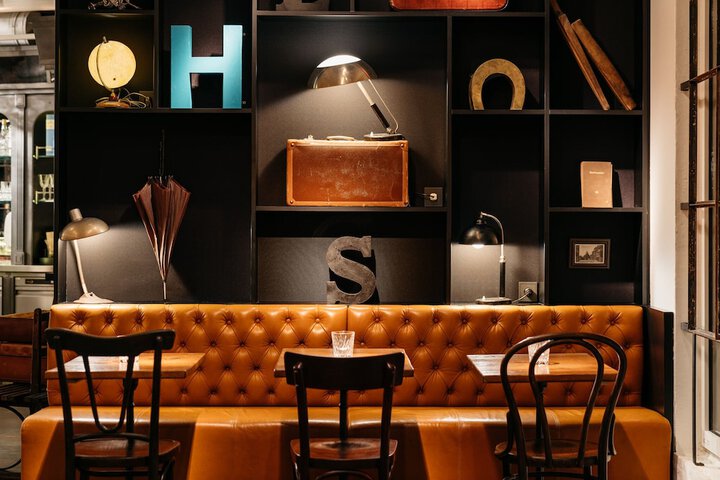 Lounge 74 of 113