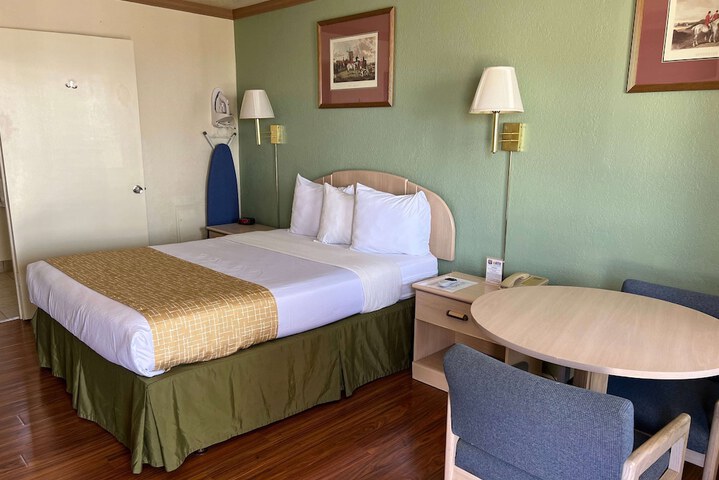 Room 6 of 36