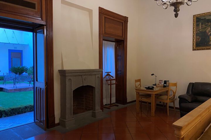 Room 25 of 87