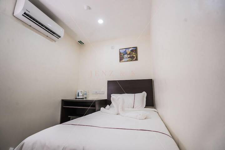 Room 10 of 16