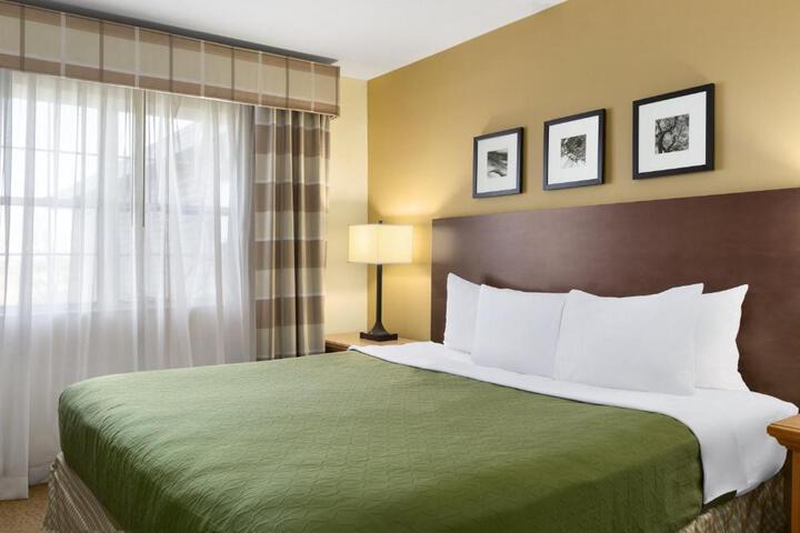 Hotel Suite Photo