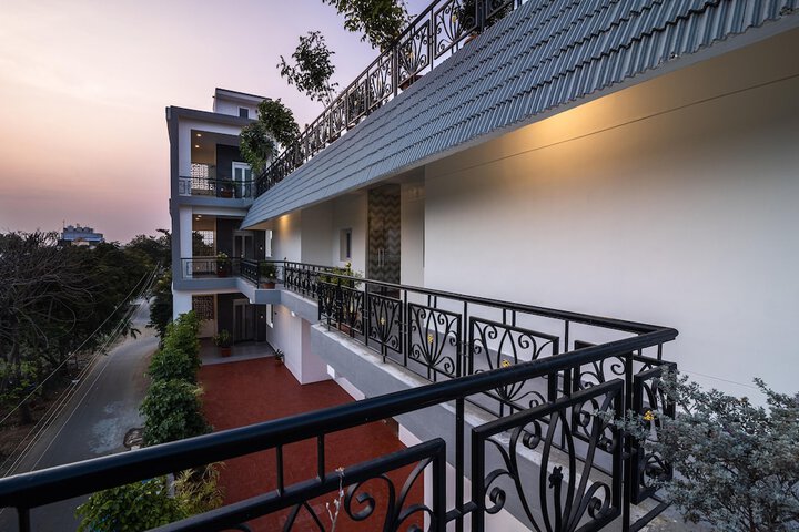 Exterior of Ashreya Suites Tiruvanamalai