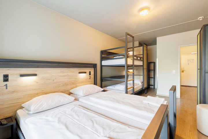 Room 32 of 85