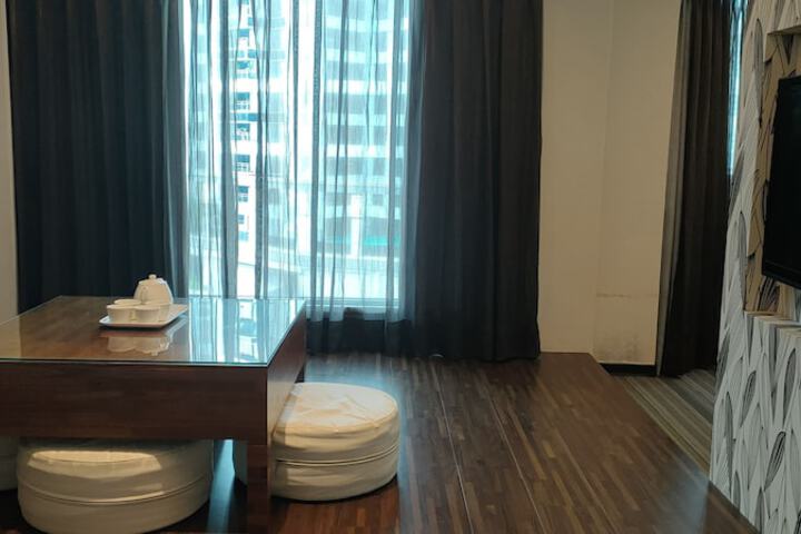 Room 11 of 74