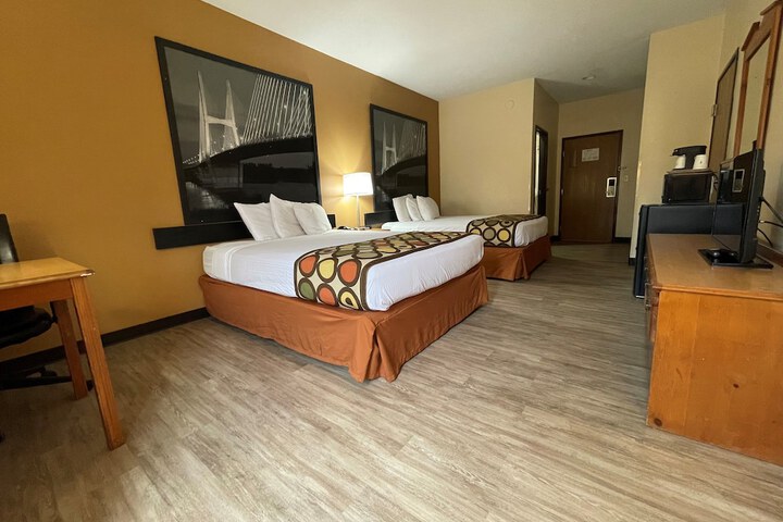 2 Queen Beds (2 of 18)