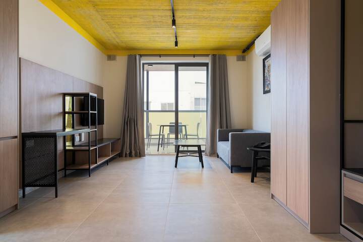 Room 25 of 42