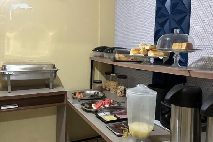 Dining 9 of 10