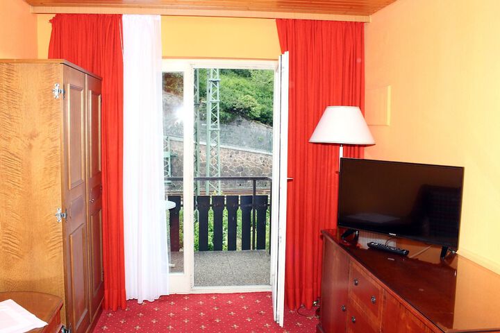 Room 6 of 42