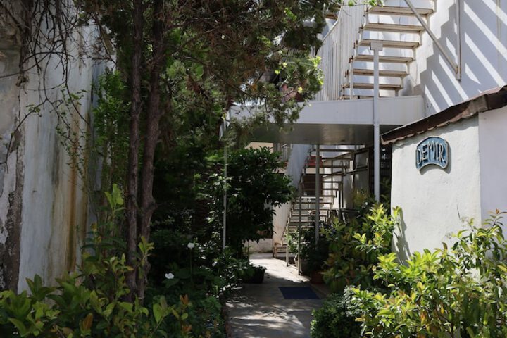 Hotel Exterior 30 of 34