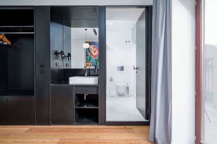 Room 49 of 74