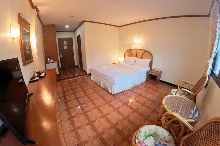 Room 21 of 38