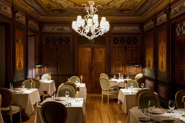Dining 122 of 157