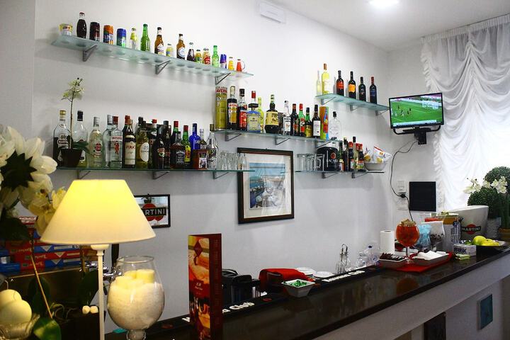 Lounge 19 of 54