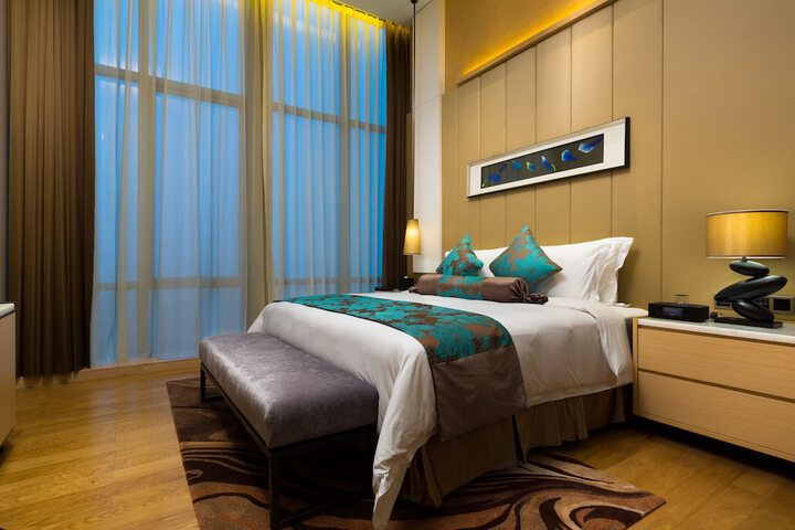 Room 13 of 64