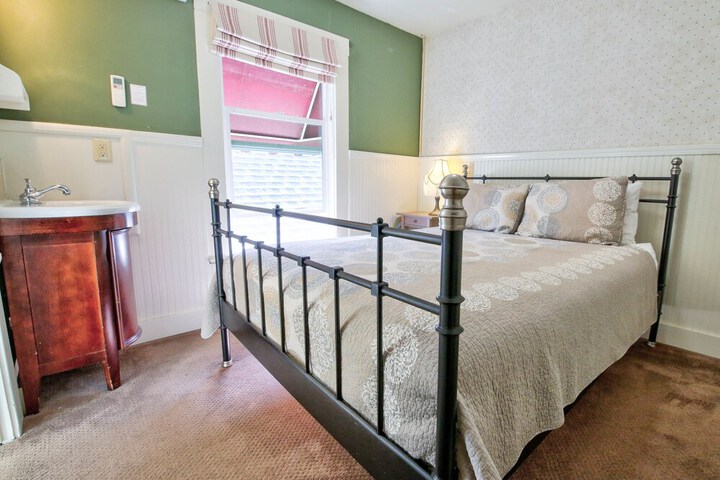 Room 17 of 42