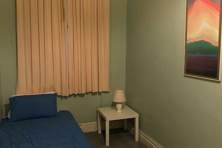 Room 4 of 9